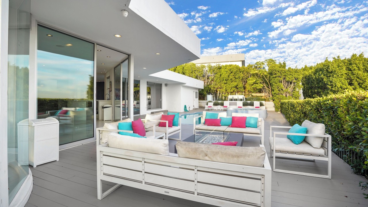 Photo of Outdoor in Hollywood Hills West