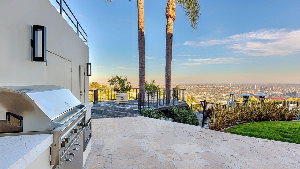 Photo of Outdoor in Hollywood Hills West