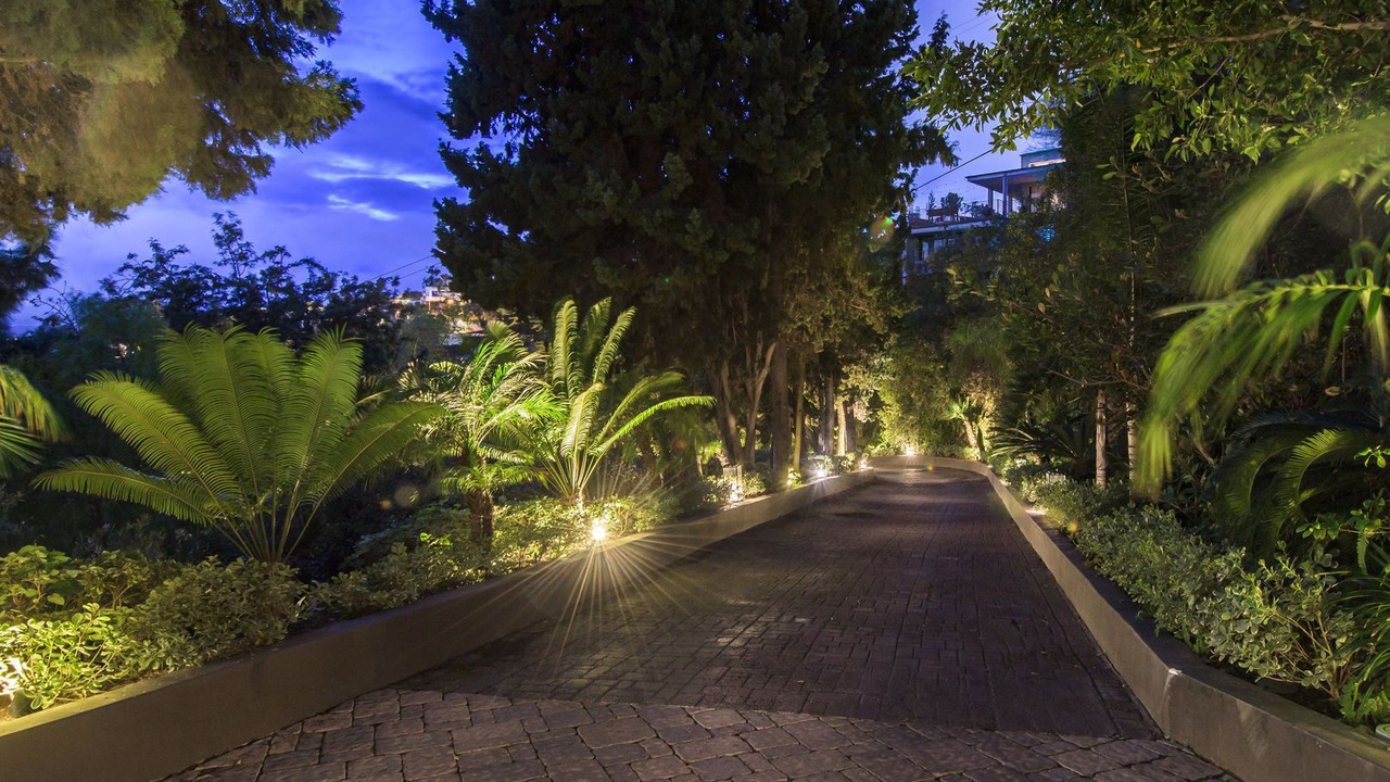 Photo of Outdoor in Hollywood Hills West
