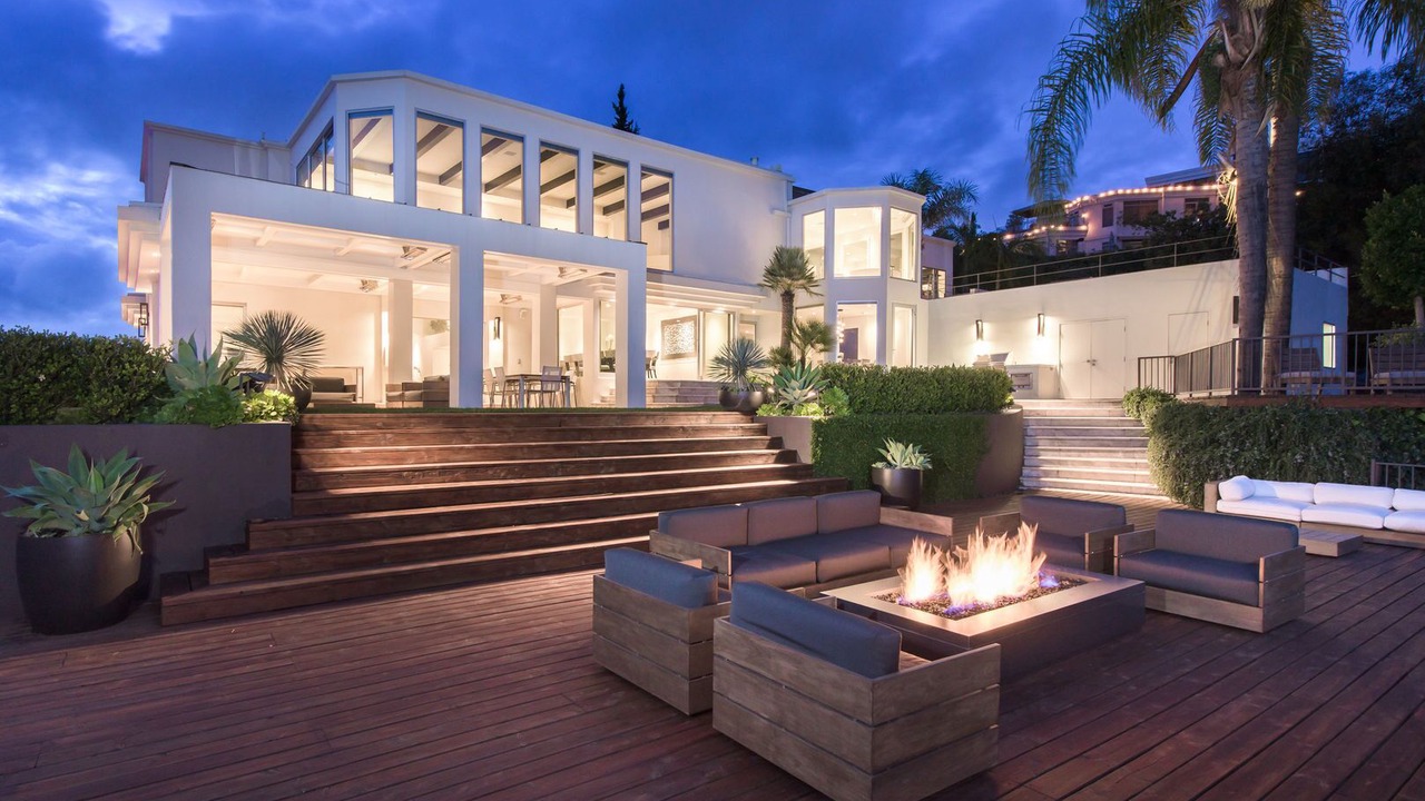 Photo of Outdoor in Hollywood Hills West