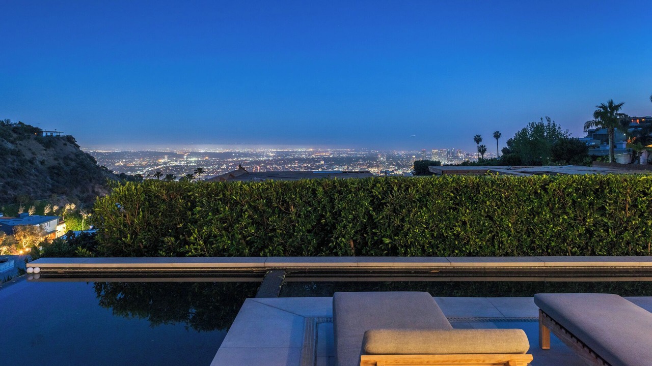 Photo of Outdoor in Trousdale Estates