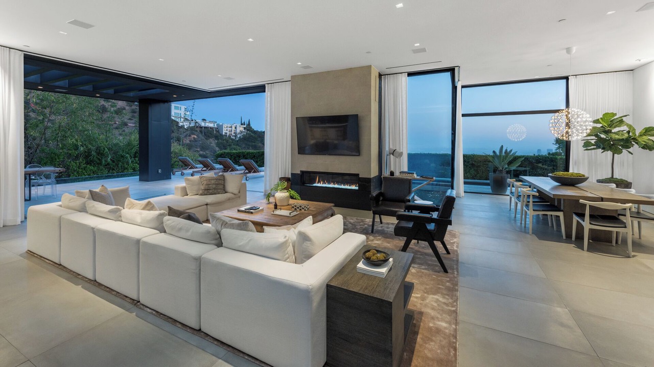 Photo of Livingroom in Trousdale Estates