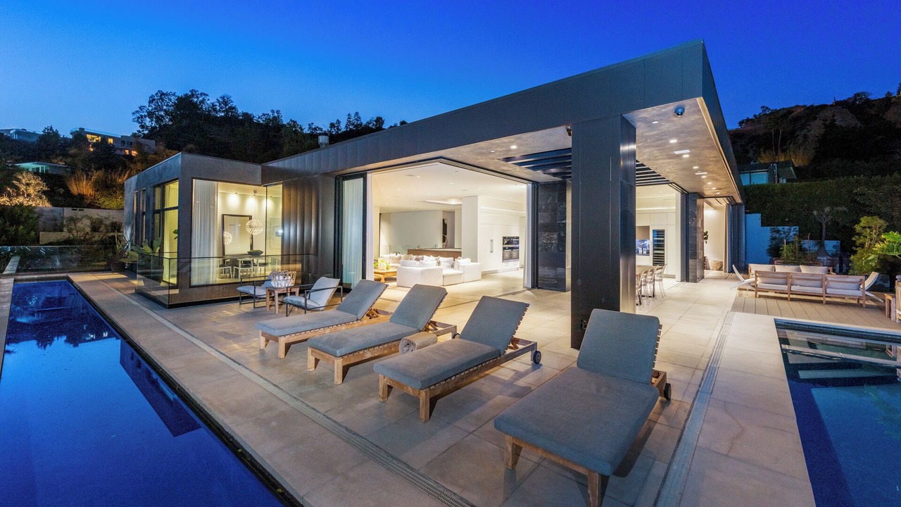 Photo of Outdoor in Trousdale Estates