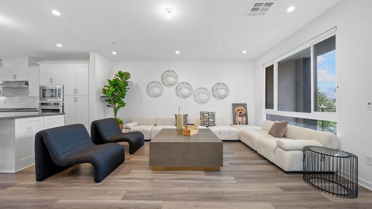 Photo of Livingroom in Irvine Business Complex