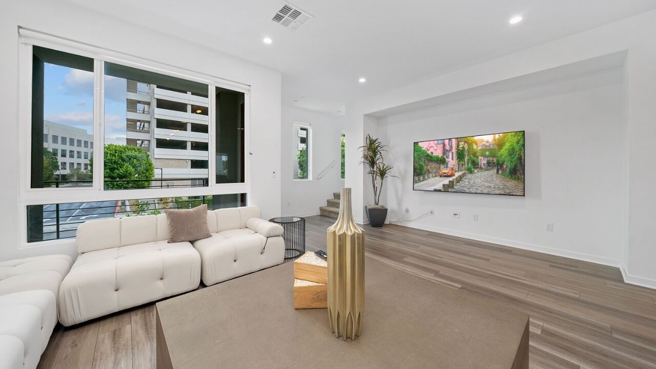 Photo of Livingroom in Irvine Business Complex