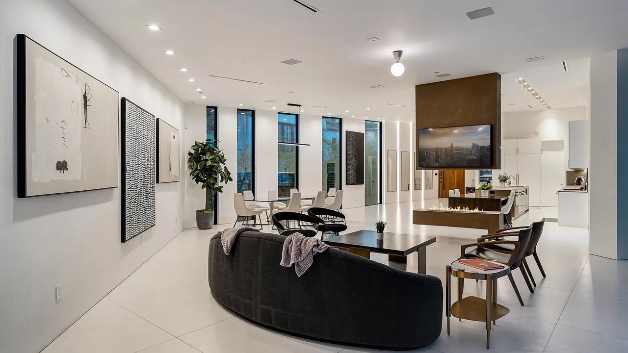 Photo of Livingroom in Hollywood Dell