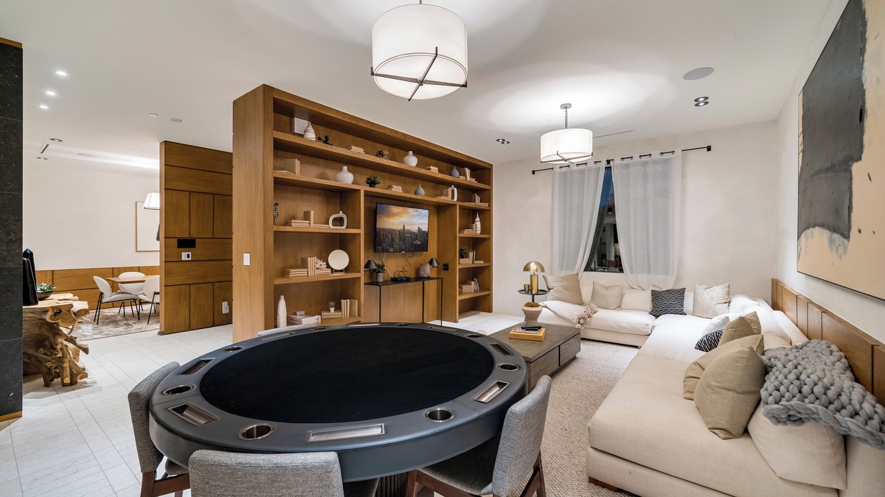 Photo of Livingroom in Hollywood Dell