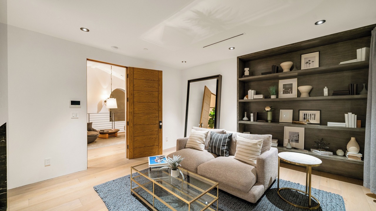 Photo of Livingroom in Hollywood Dell