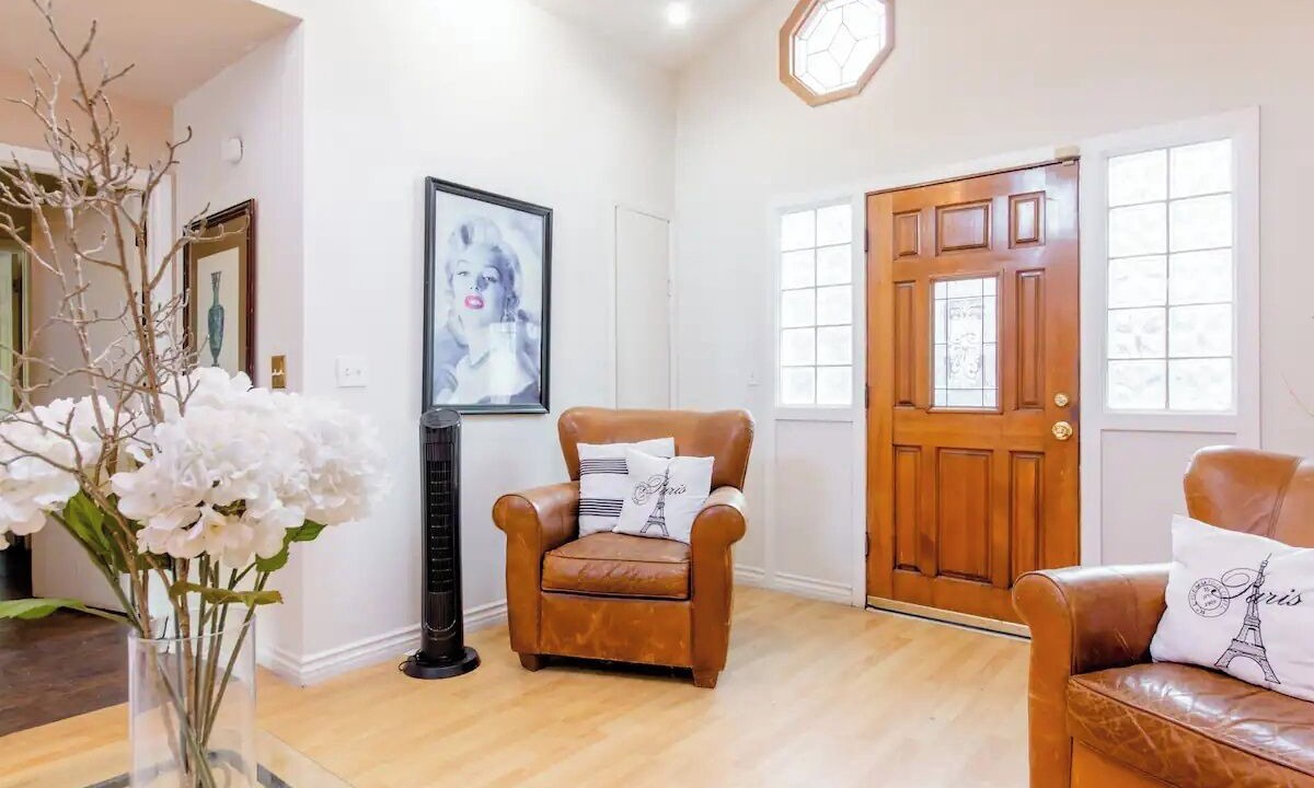 Photo of Livingroom in Shadow Hills