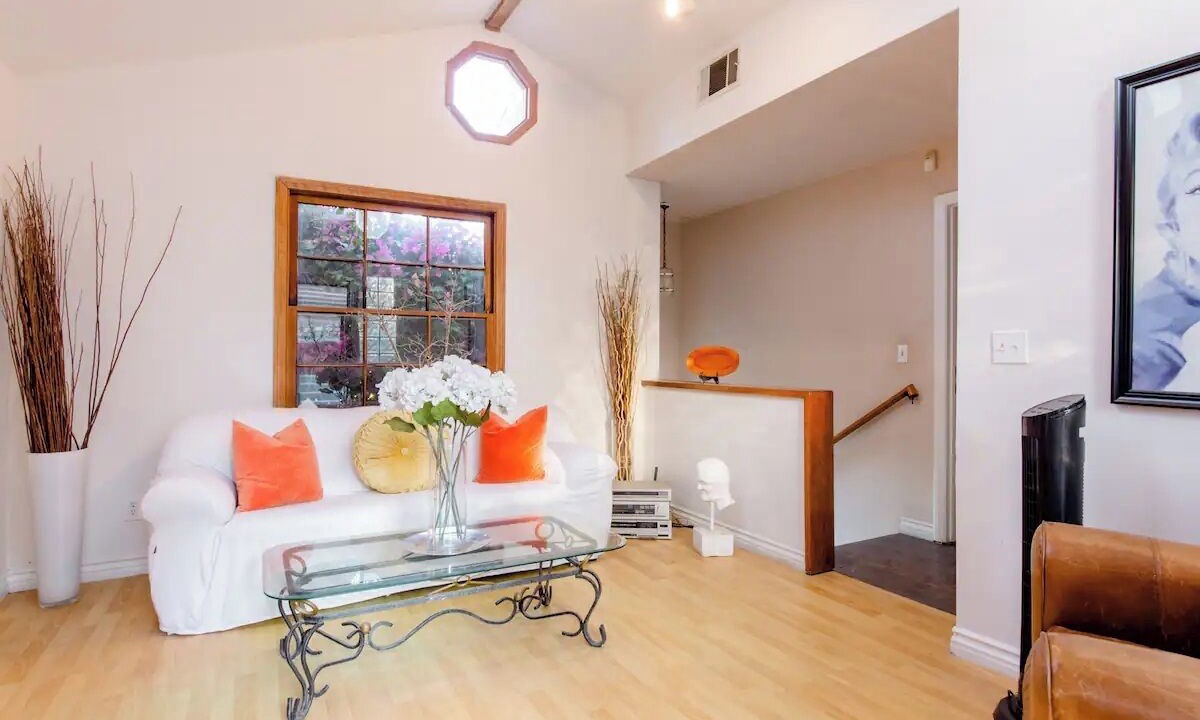 Photo of Livingroom in Shadow Hills