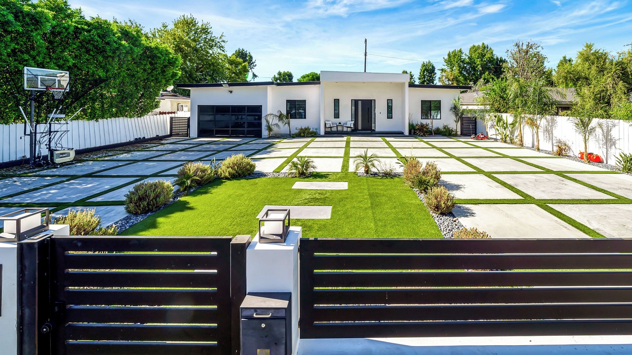 Photo of Outdoor in Woodland Hills