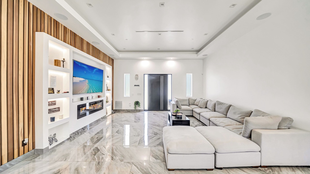 Photo of Livingroom in Woodland Hills