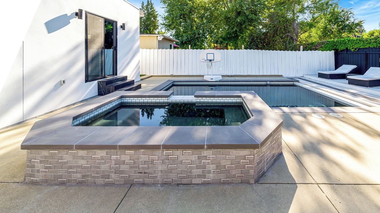 Photo of Outdoor in Woodland Hills