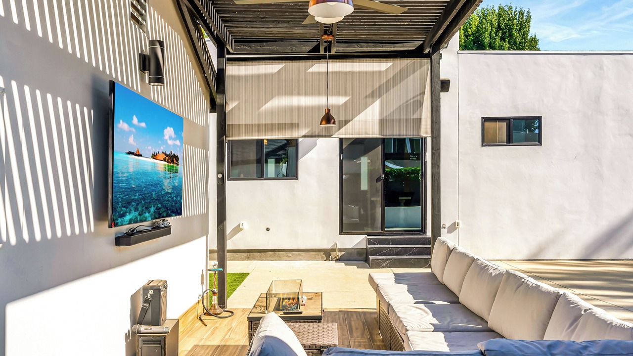 Photo of Livingroom in Woodland Hills