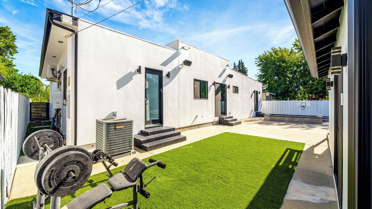 Photo of Patio Balcony in Woodland Hills