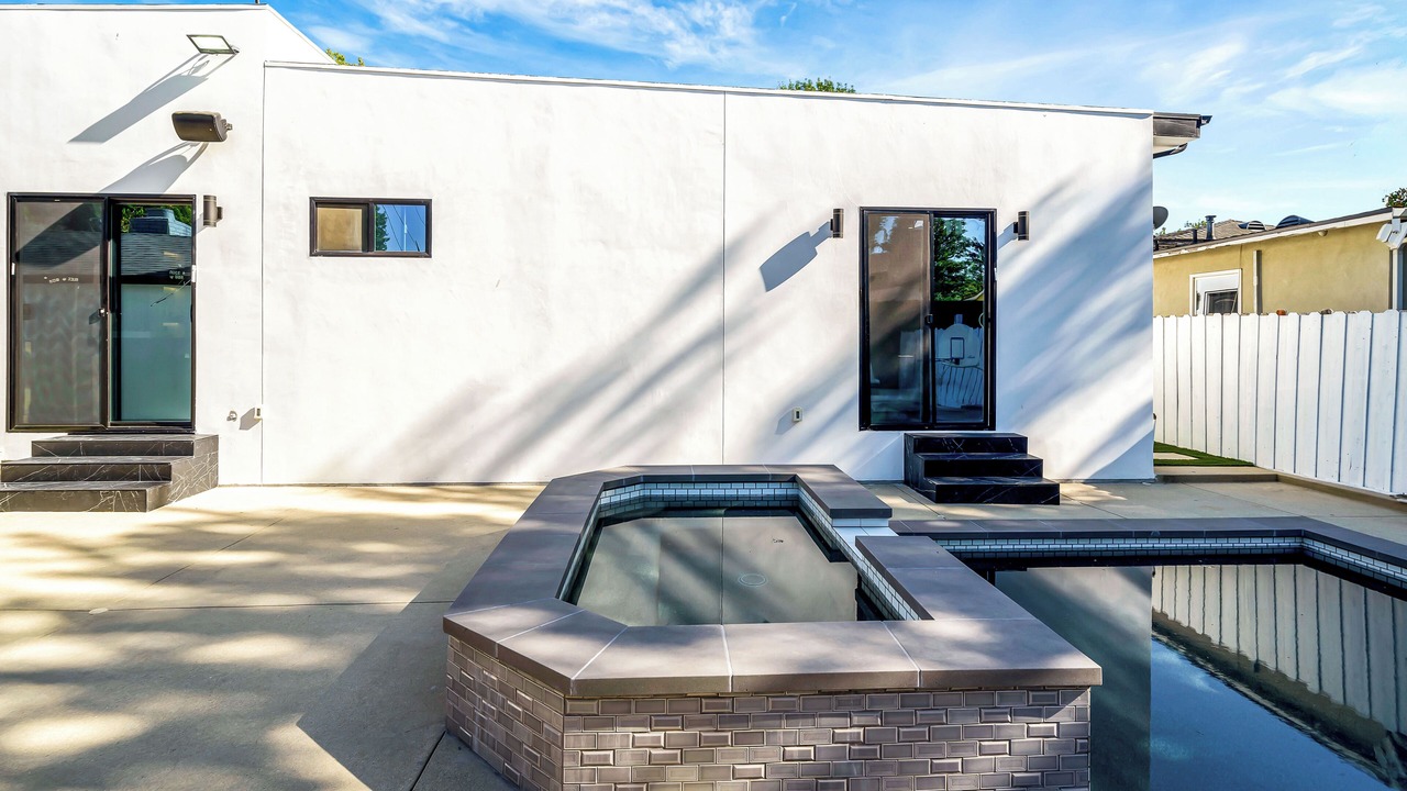 Photo of Outdoor in Woodland Hills