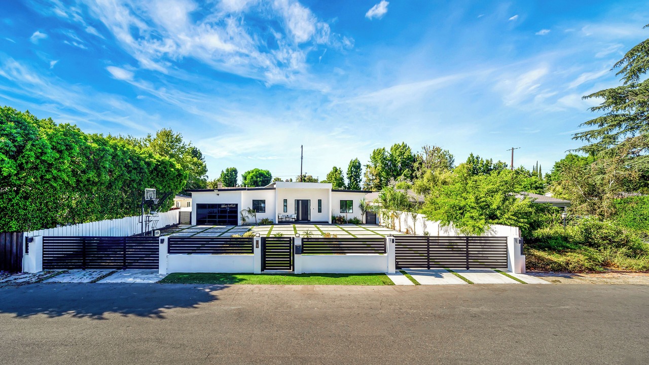 Photo of Outdoor in Woodland Hills