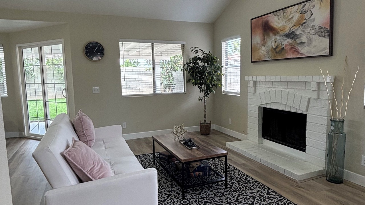 Photo of Livingroom in Corona