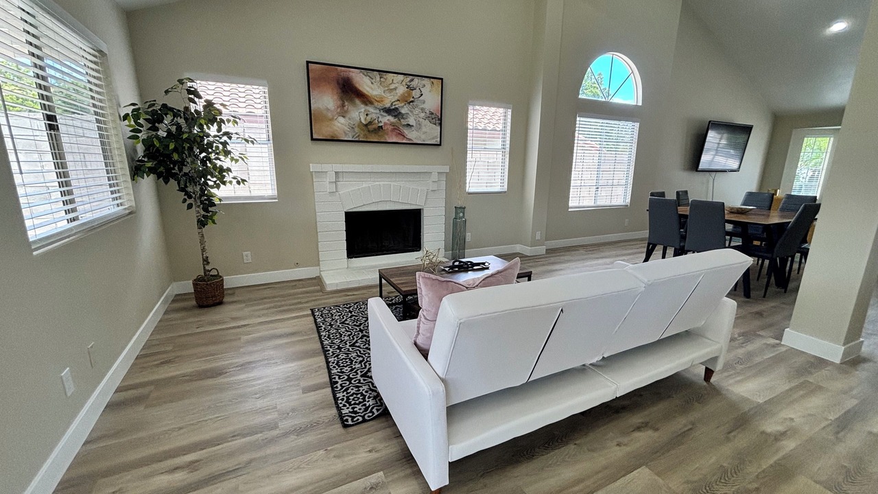 Photo of Livingroom in Corona