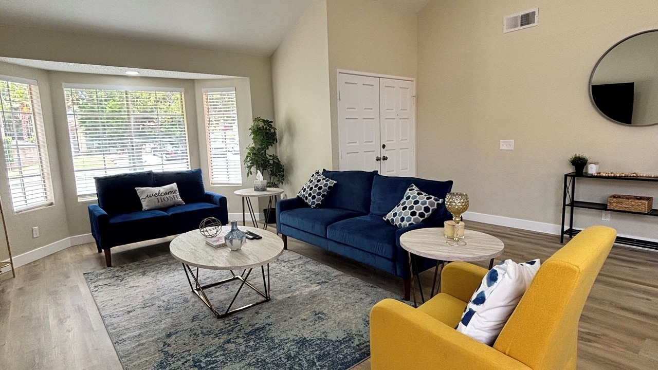 Photo of Livingroom in Corona