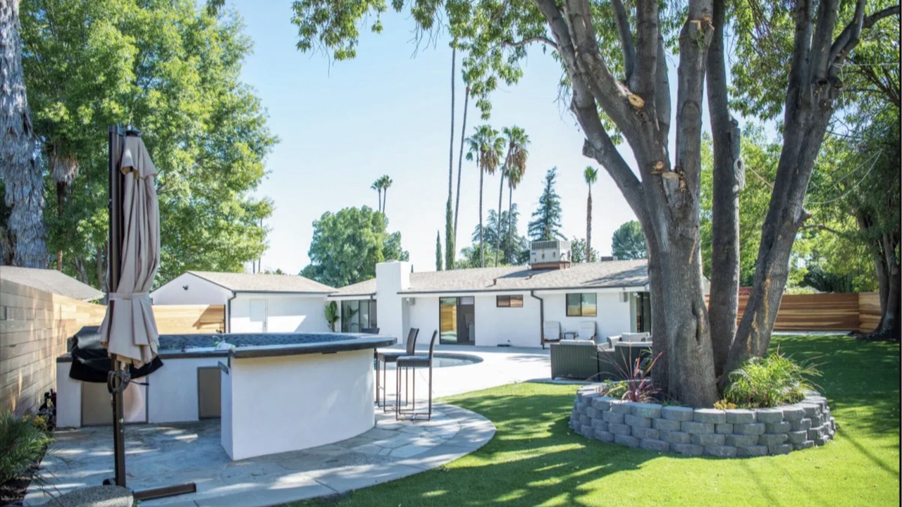 Photo of Outdoor in Woodland Hills