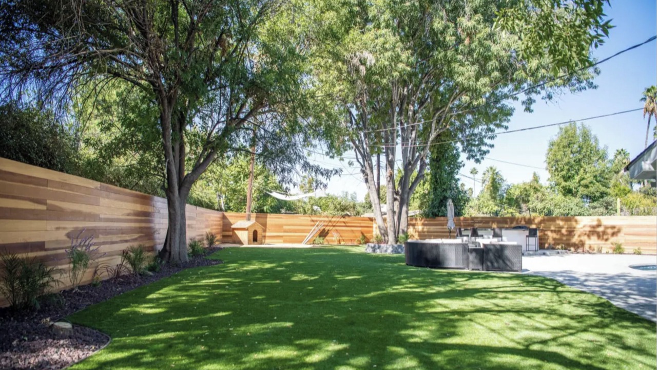 Photo of Outdoor in Woodland Hills