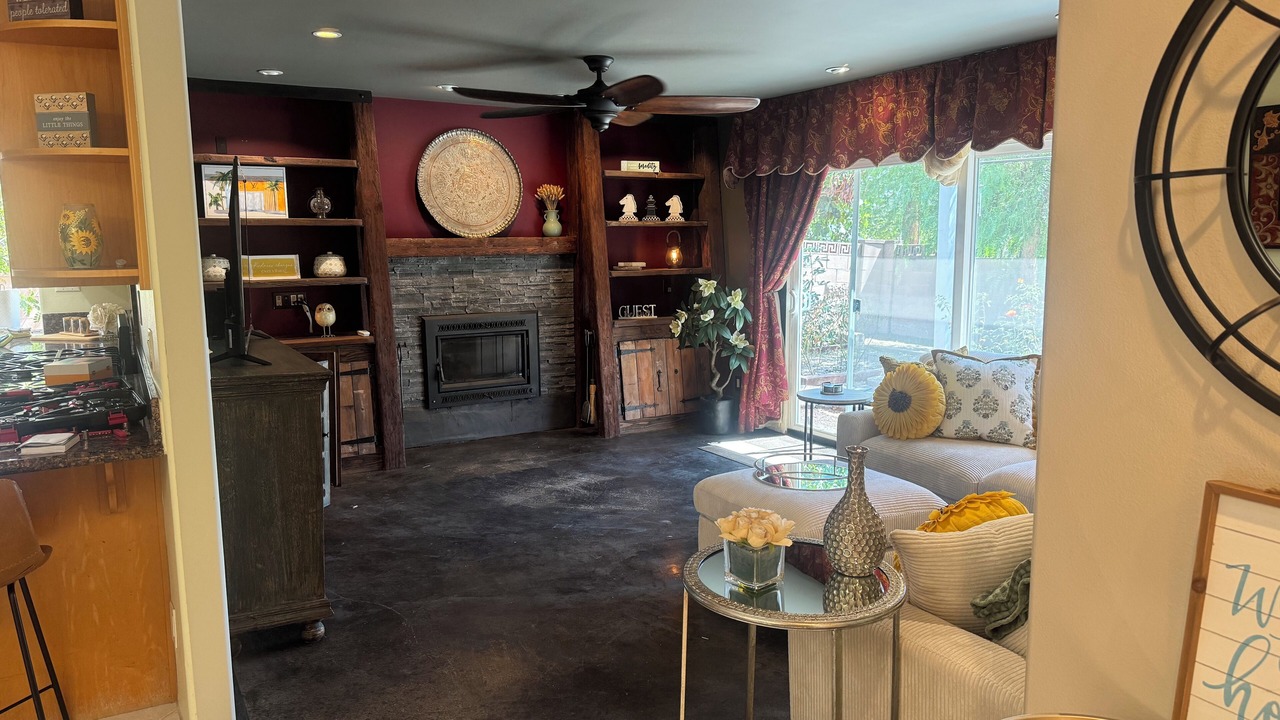 Photo of Livingroom in Simi Valley