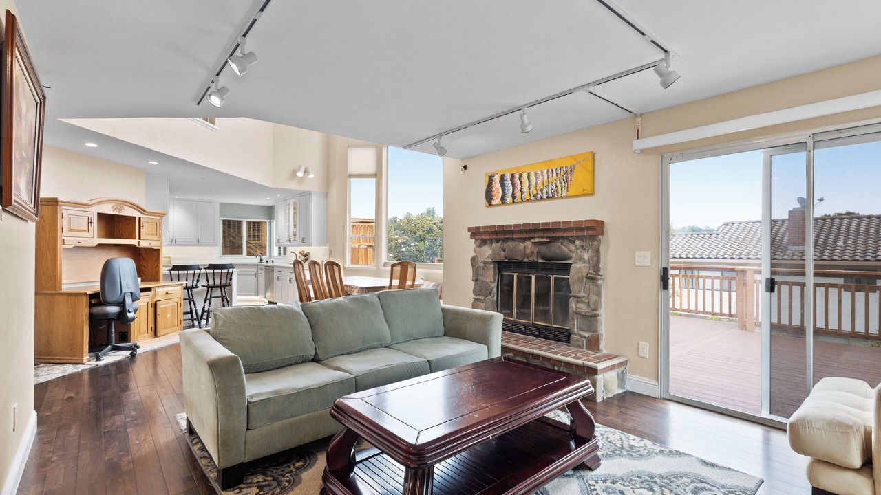 Photo of Livingroom in Castro Valley