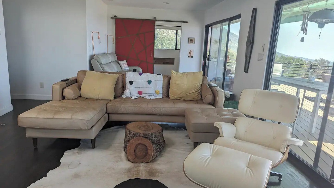 Photo of Livingroom in Altadena