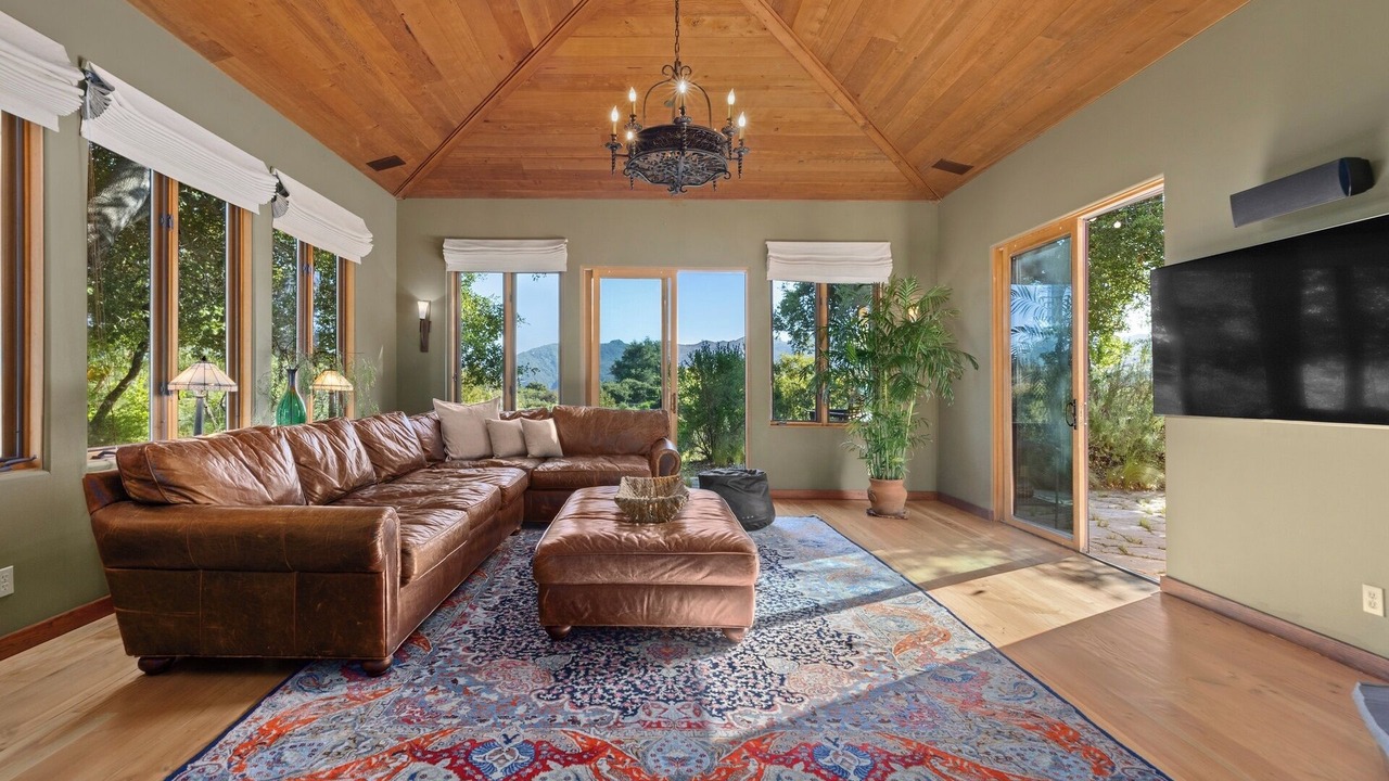 Photo of Livingroom in Topanga