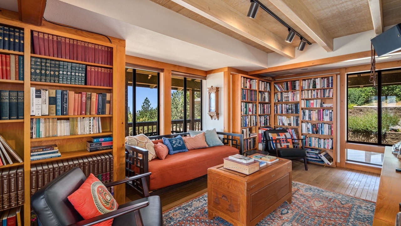 Photo of Livingroom in Groveland