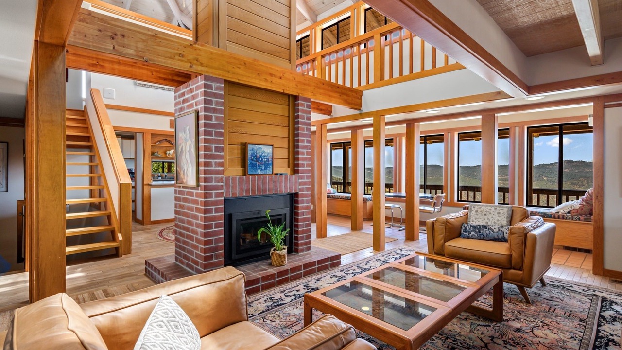 Photo of Livingroom in Groveland