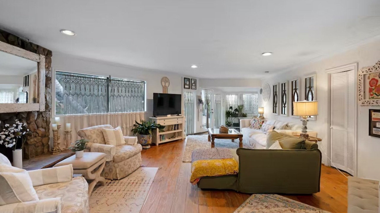 Photo of Livingroom in Calabasas