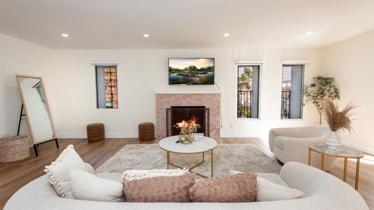 Photo of Livingroom in La Brea