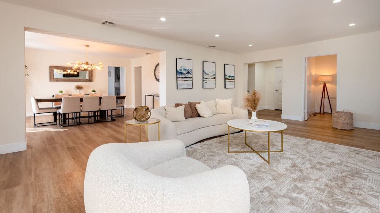 Photo of Livingroom in La Brea