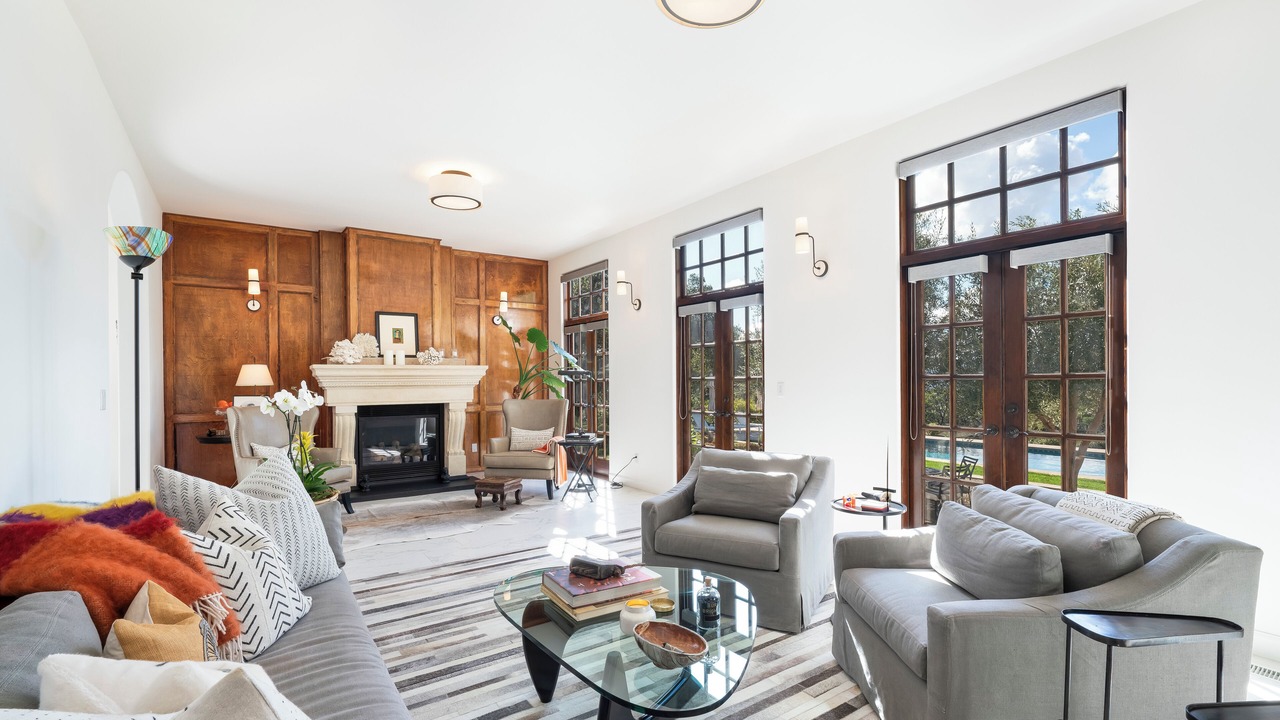 Photo of Livingroom in Cloverdale