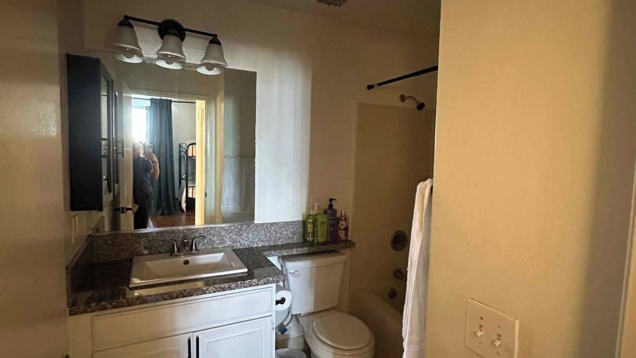 Photo of Kitchen in Wilshire Center