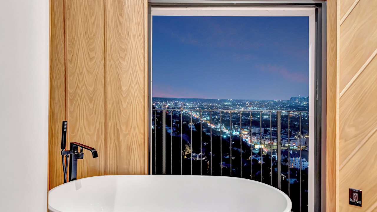 Photo of Others in Hollywood Hills West