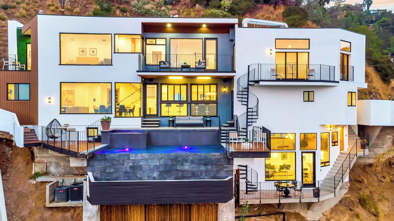 Photo of Outdoor in Hollywood Hills West