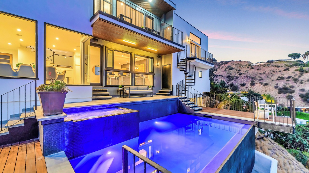 Photo of Outdoor in Hollywood Hills West