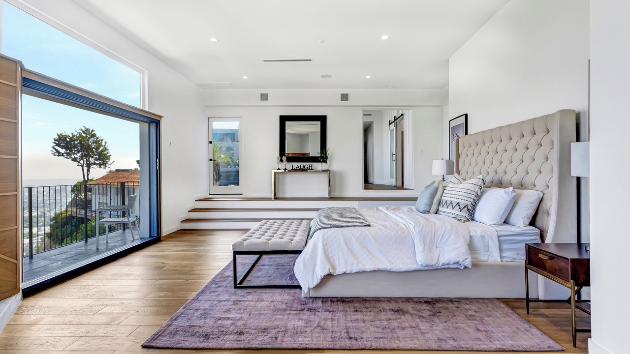 Photo of Others in Hollywood Hills West