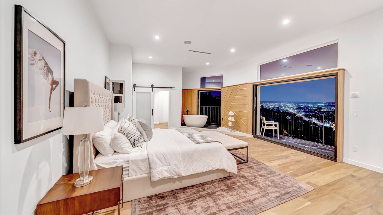 Photo of Others in Hollywood Hills West