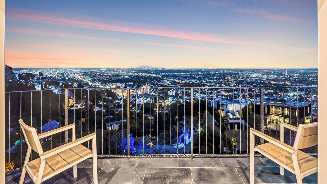 Photo of Outdoor in Hollywood Hills West