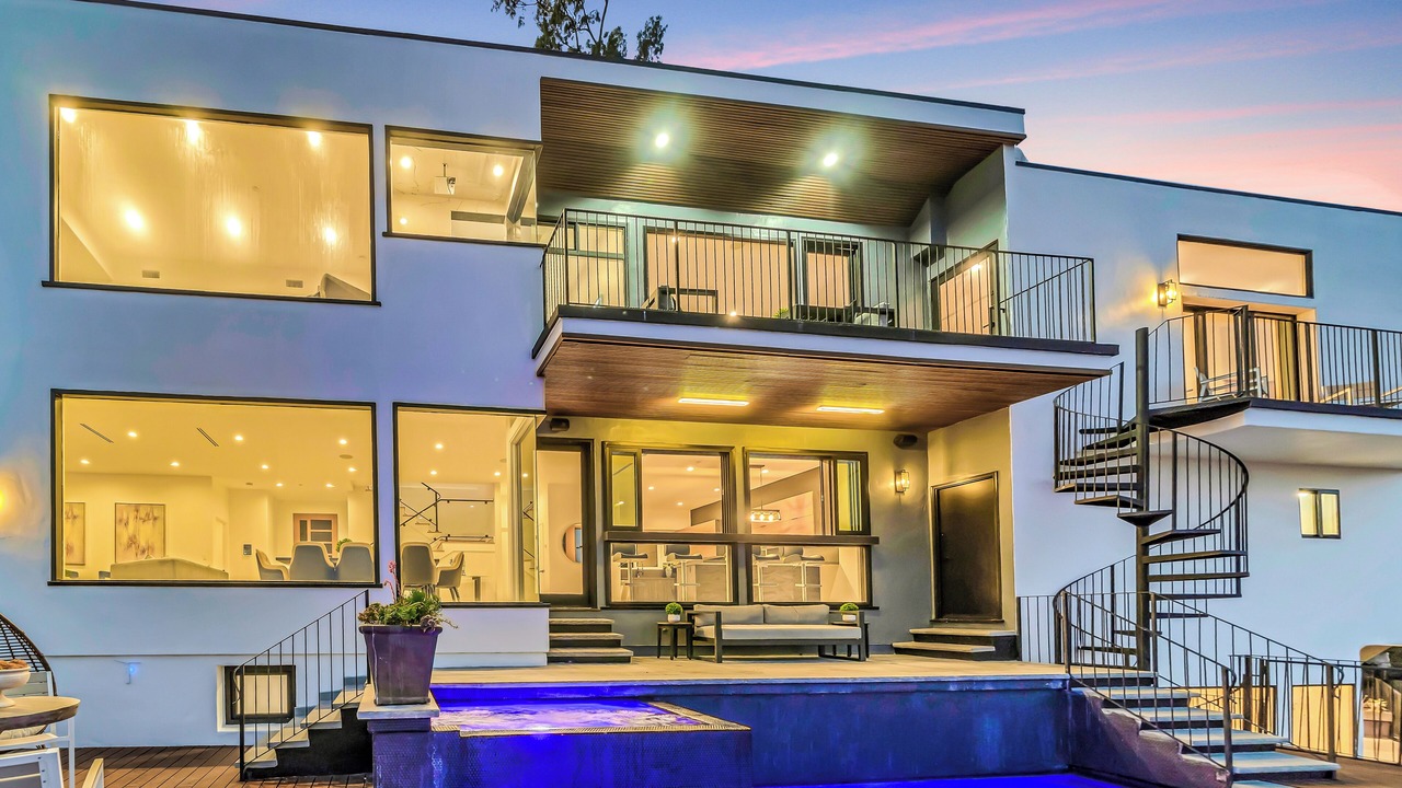 Photo of Outdoor in Hollywood Hills West