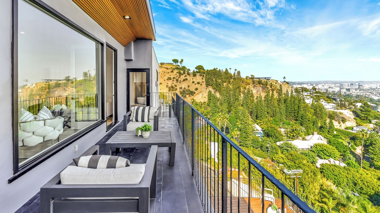 Photo of Outdoor in Hollywood Hills West