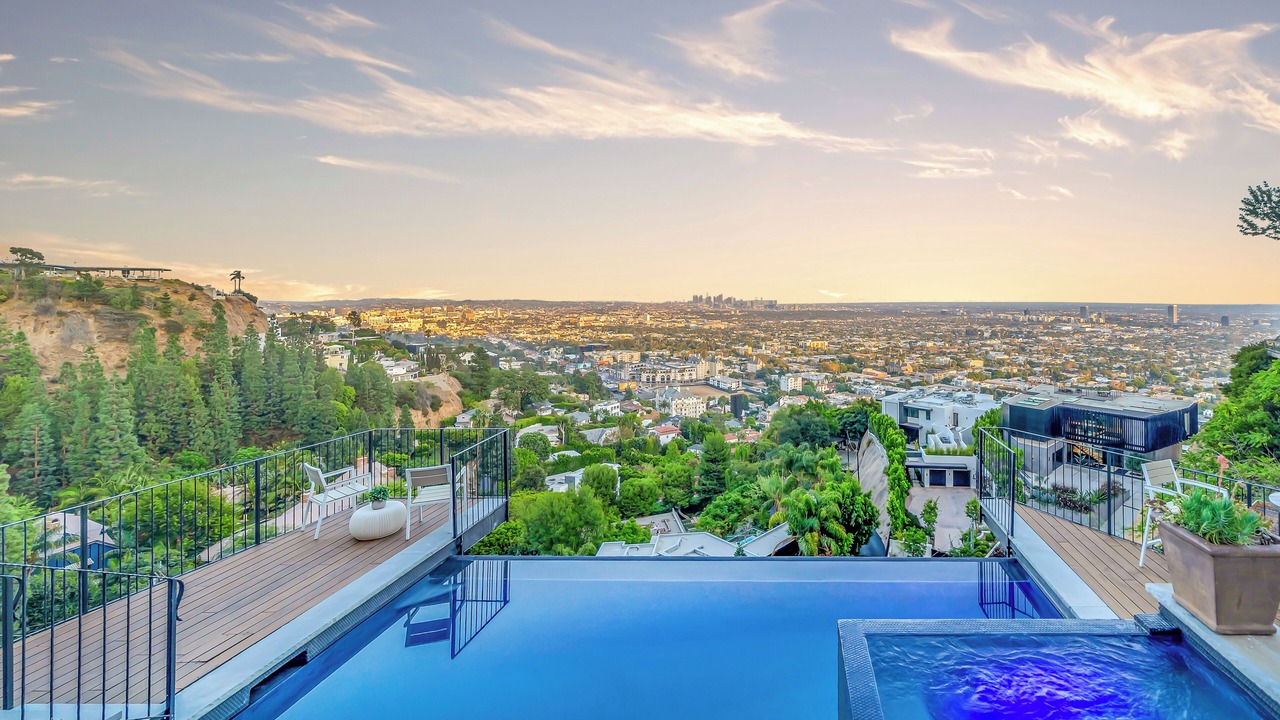 Photo of Outdoor in Hollywood Hills West