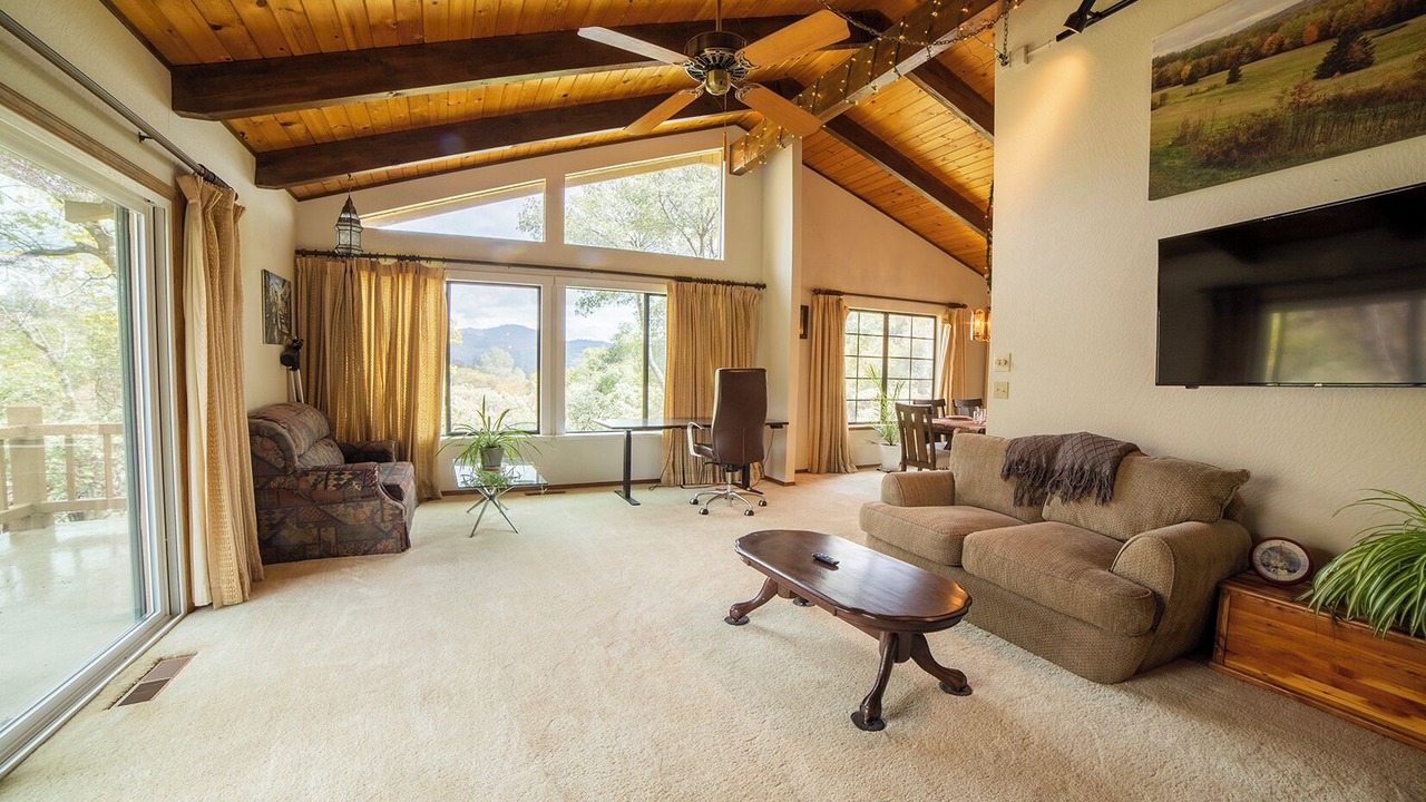 Photo of Livingroom in Phoenix Lake-Cedar Ridge