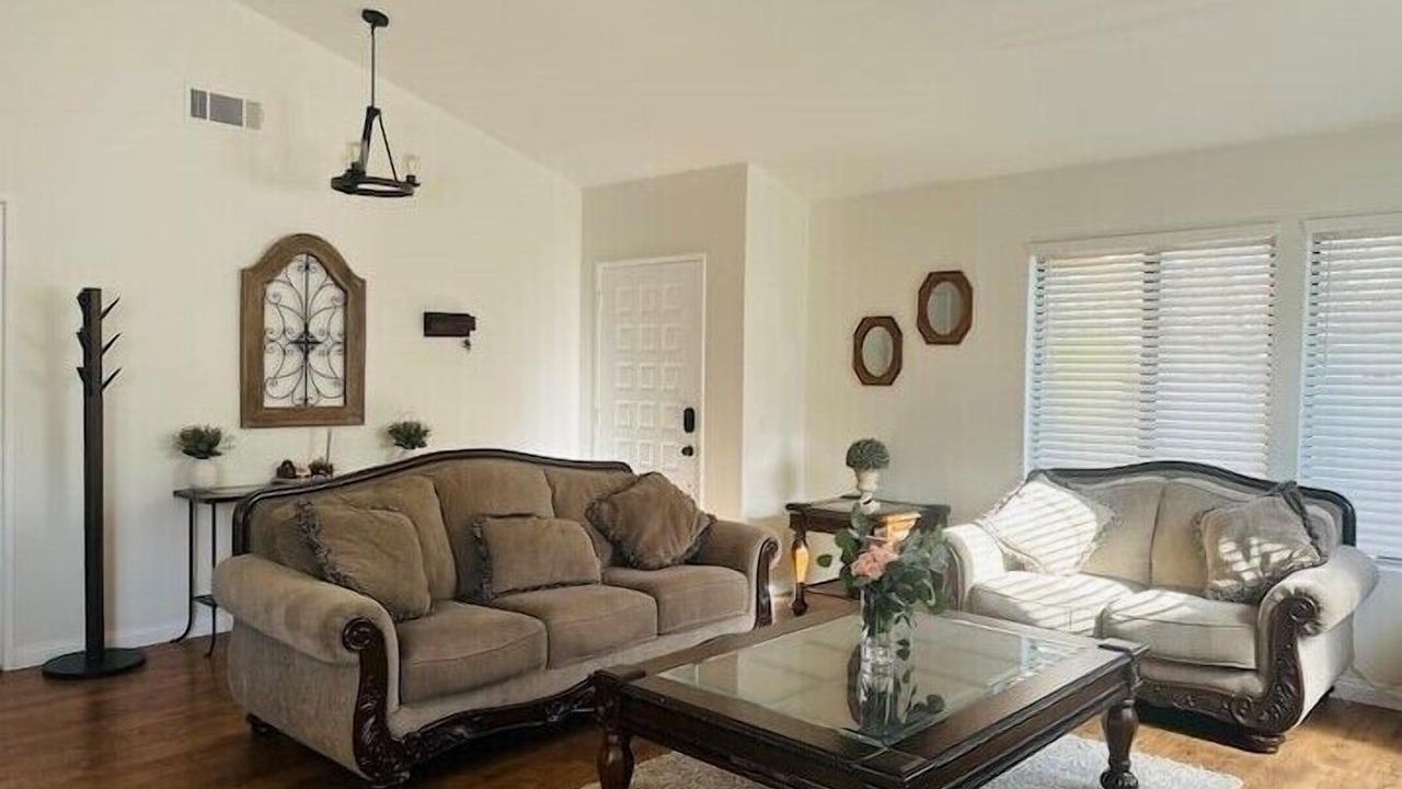 Photo of Livingroom in Palmdale