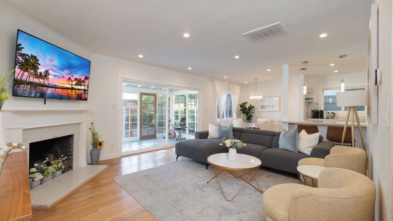 Photo of Livingroom in Valley Village