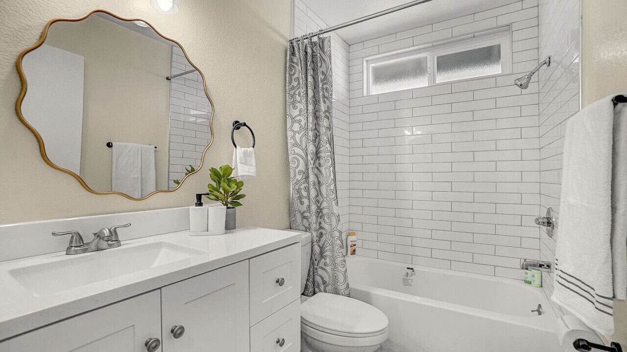 Photo of Bathroom in Rialto
